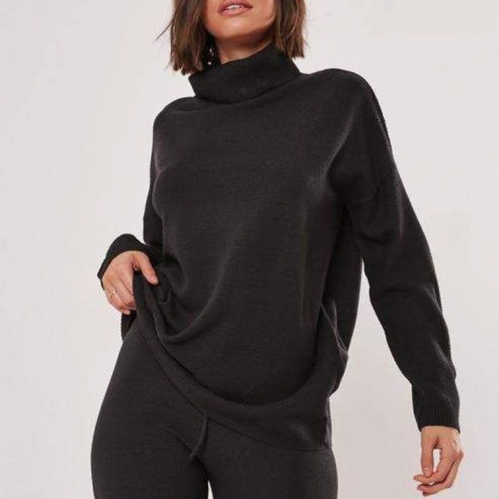Oversized gray turtle neck sweater